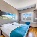 Aquatis 4*