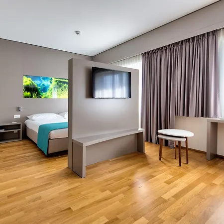 Aquatis 4*